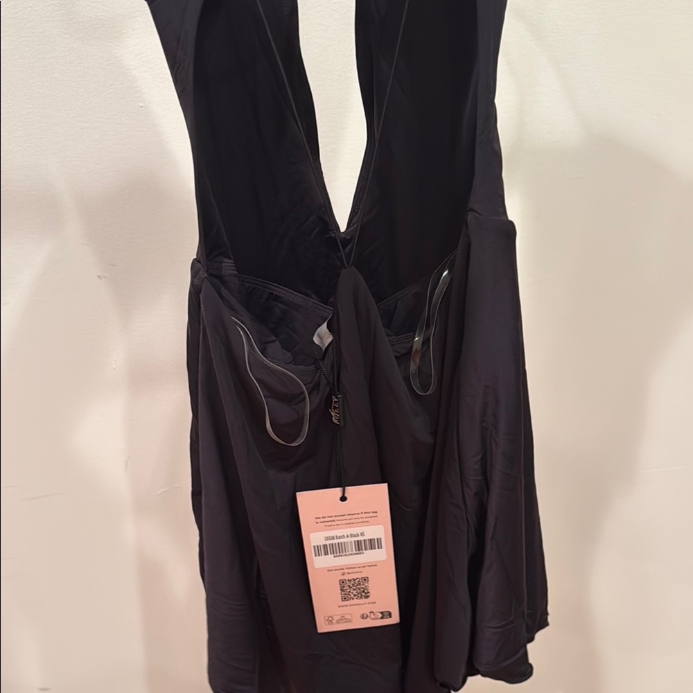 Elegant Black Dress - Picture 6 of 7